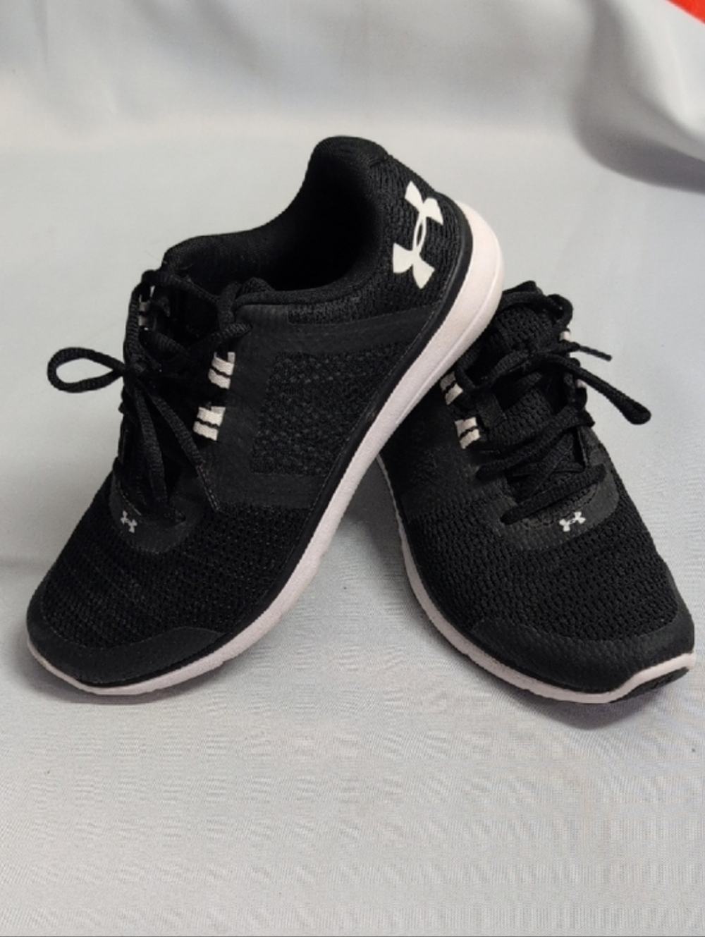 Worn Twice Under Armour Women's Black Knit Athletic Sneakers with White Sole